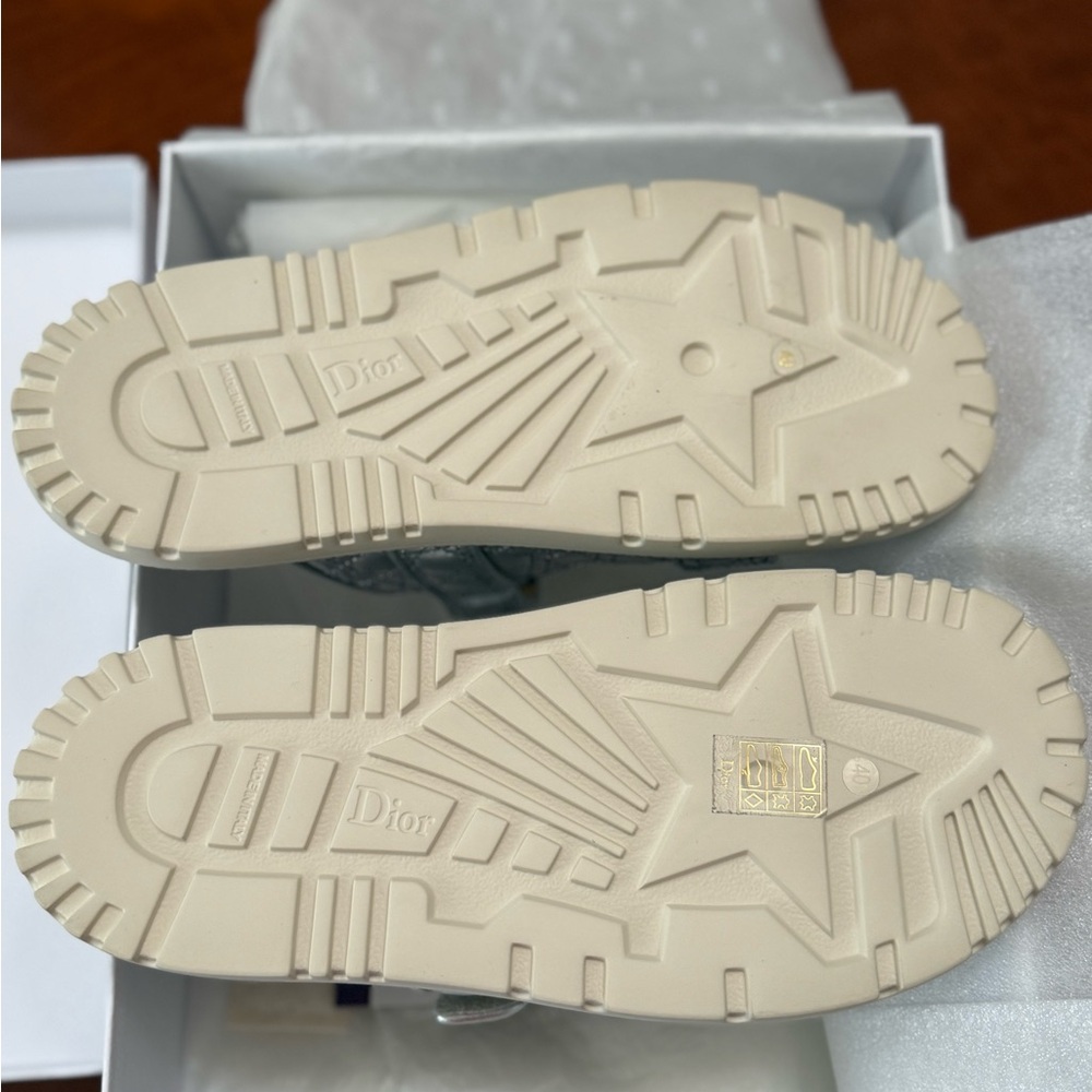 Dior Or Dioract Slide Silver Quilted Lambskin - Picture 8 of 11